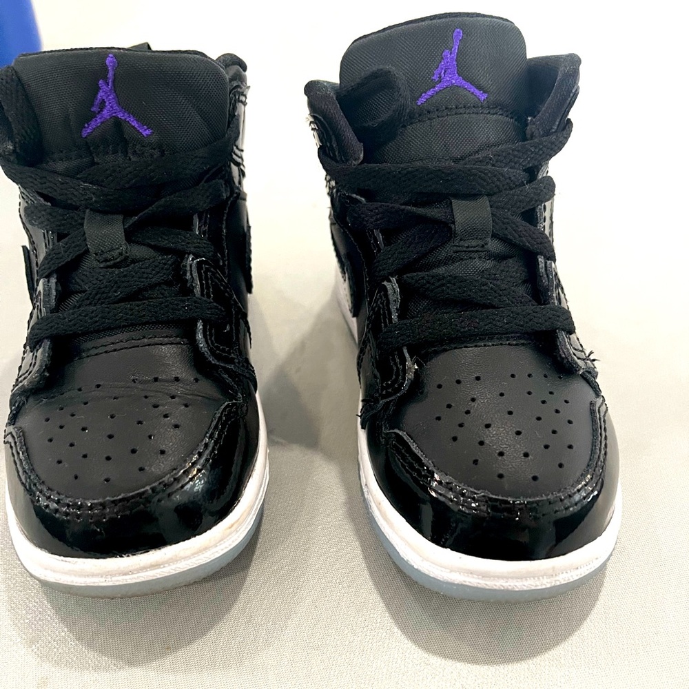 Toddler Nike Jordan sneakers . Patent / purple /black . Size 8c